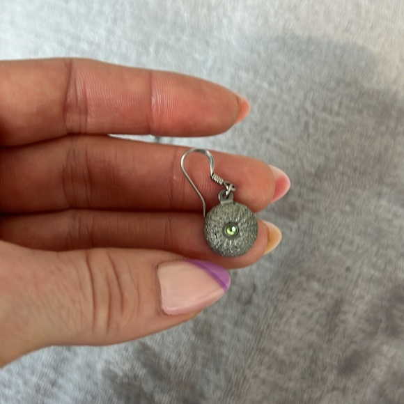 Pewter Made in Canada earrings with green stone - Picture 3 of 3